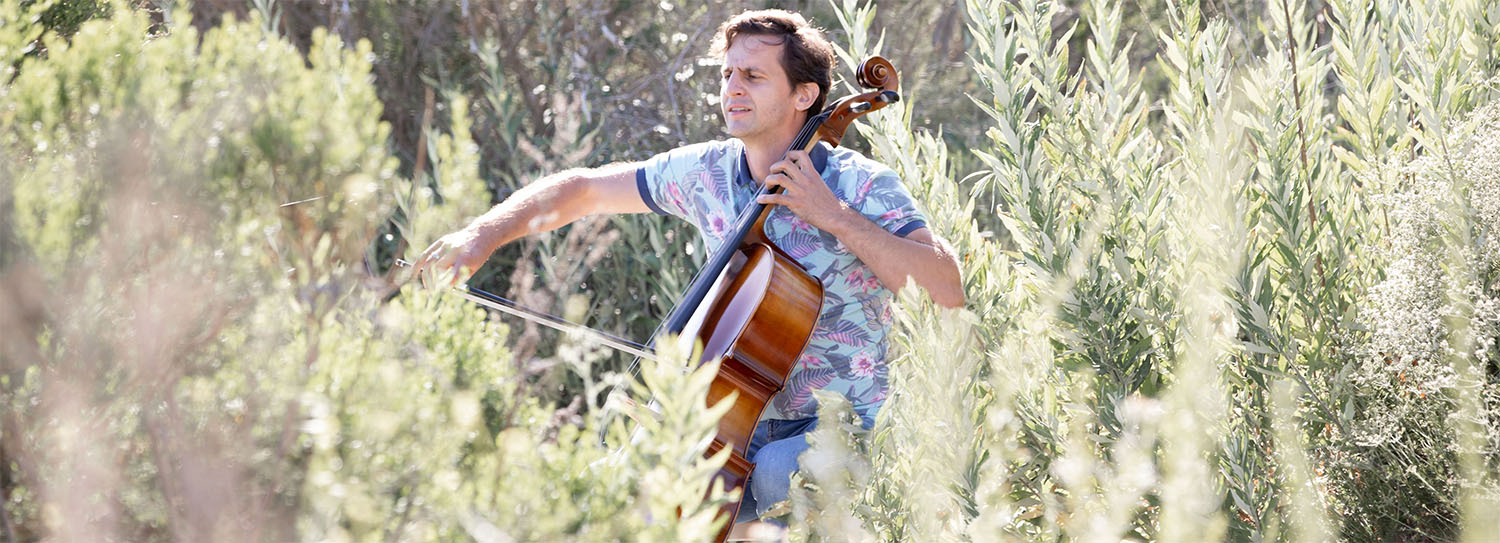 Feliks Volozhanin playing cello outdoors